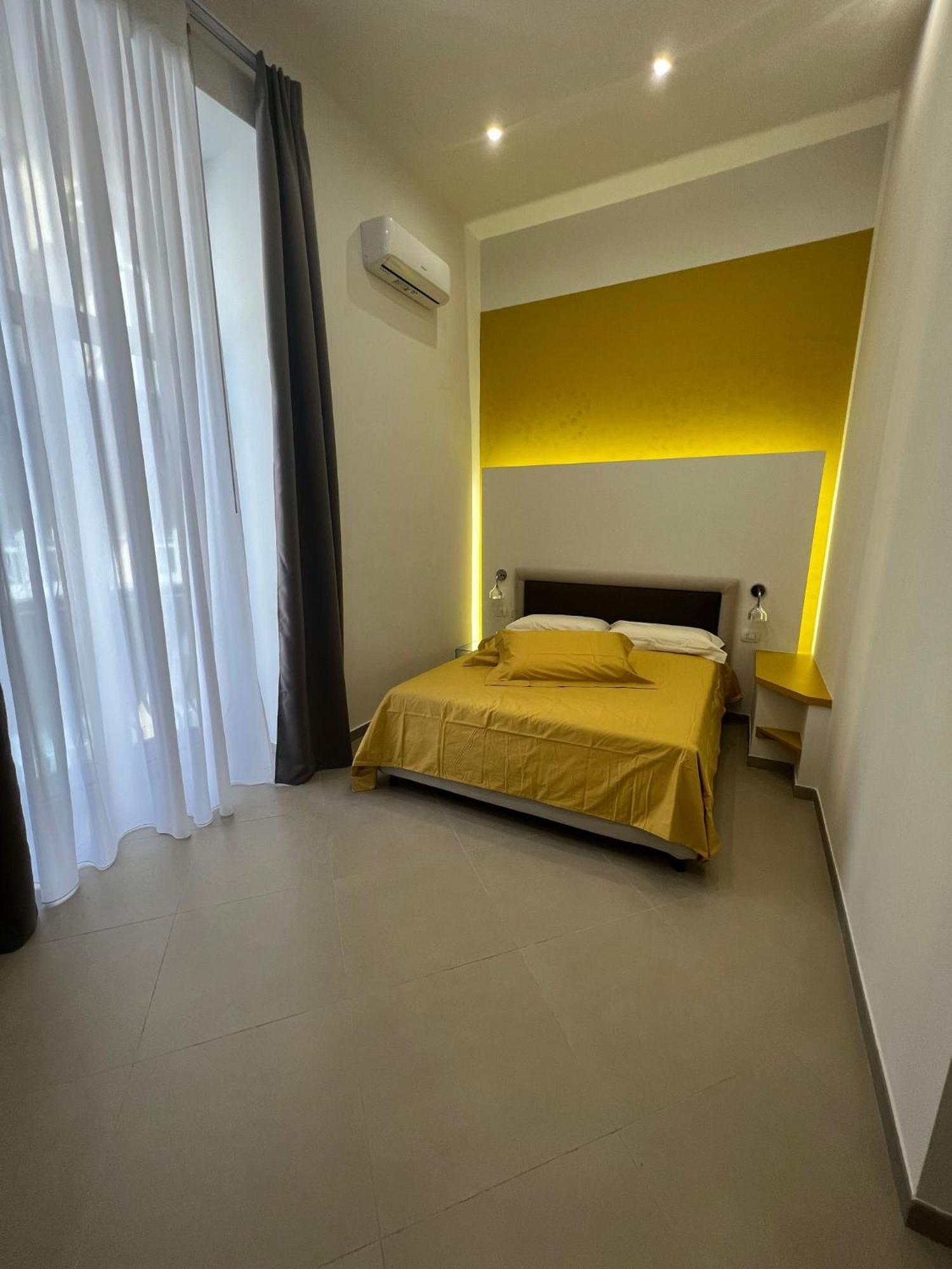 Dimora Chiaia 209 Hotell Neapel Exteriör bild